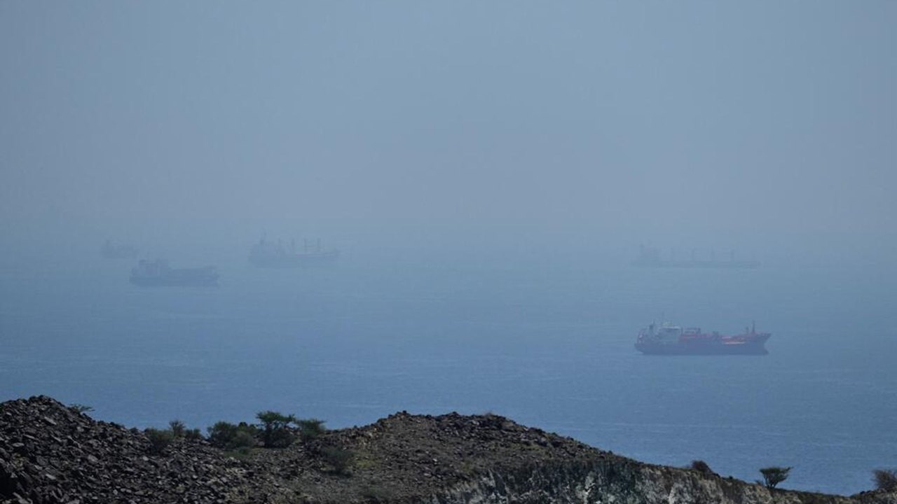 Outra cidade iraniana sofre ataque dos EUA; Kuwait e Bahrein repelem mísseis