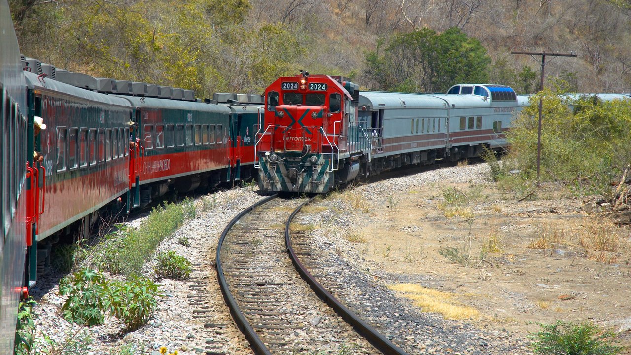 Explosão em trem carregado de combustível assusta comunidade no México