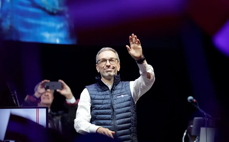 Extrema-direita austríaca deve vencer as eleições nacionais, pela primeira vez no pós-guerra