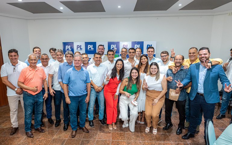 JHC mostra força política e forma maior chapa proporcional da história de Maceió