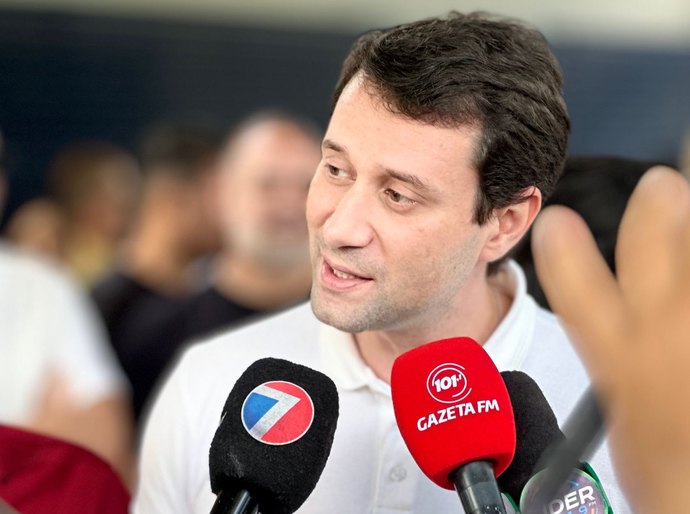 'Não há futuro sem investimento em educação', afirma Daniel Barbosa