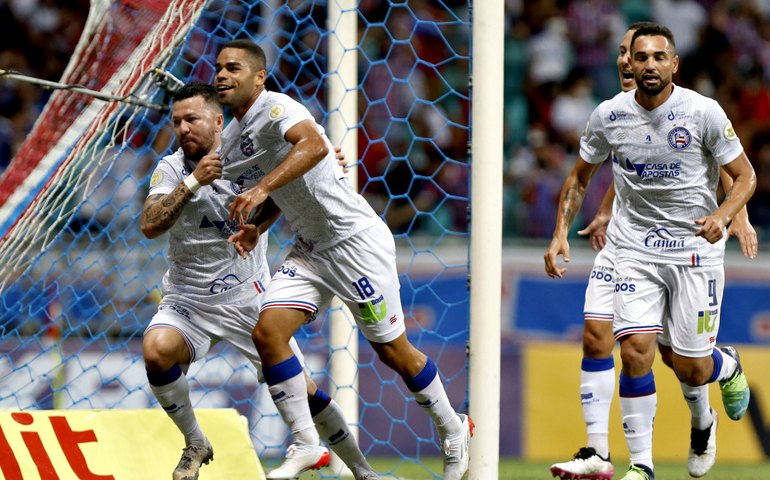 Grêmio perde confronto direto com o Bahia e fica mais perto da Série B
