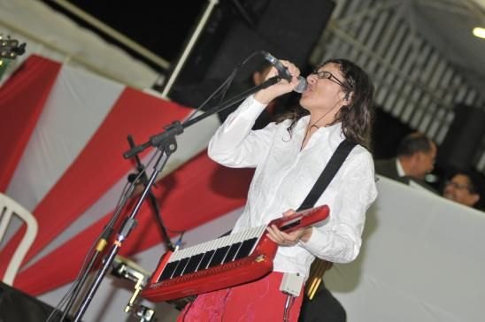 Cantora Alice Maciel e outros se apresentam no Castelo do Desfiladeiro