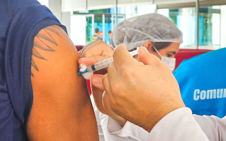 Imuniza Aqui já aplicou quase 2 mil doses de Influenza em público prioritário