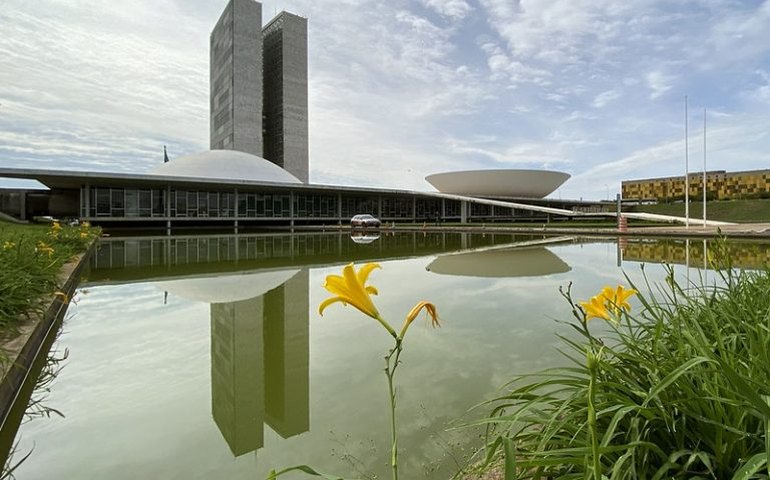 CCJ do Senado continua análise sobre parecer da reforma tributária