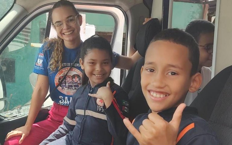 Projeto Samu nas Escolas orienta crianças sobre primeiros socorros e perigos dos trotes