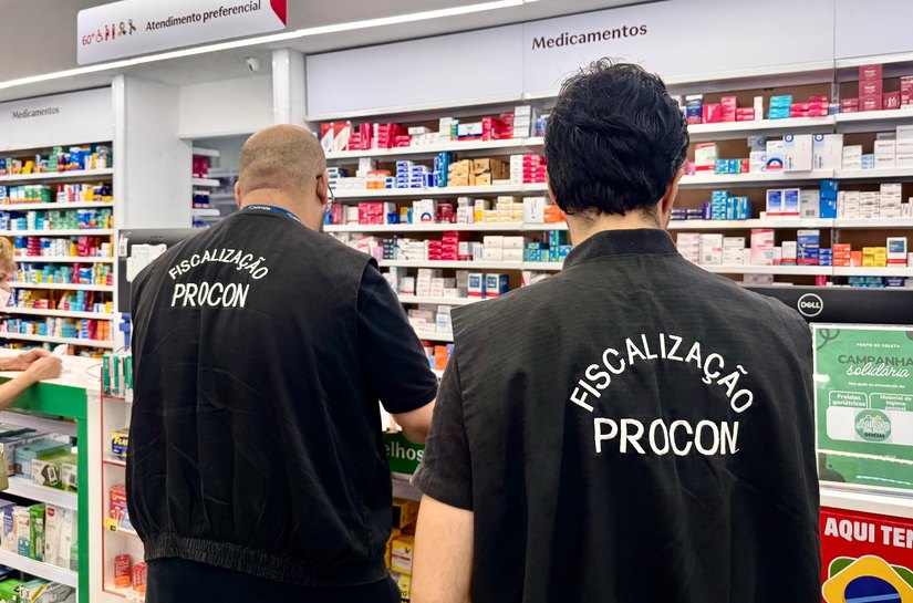 Procon Maceió fiscaliza farmácias e identifica produtos vencidos e ausência de farmacêuticos