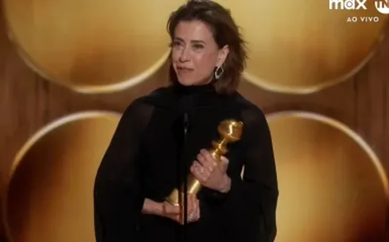 Fernanda Torres ganha 'Pikachu da sorte' antes do Oscar