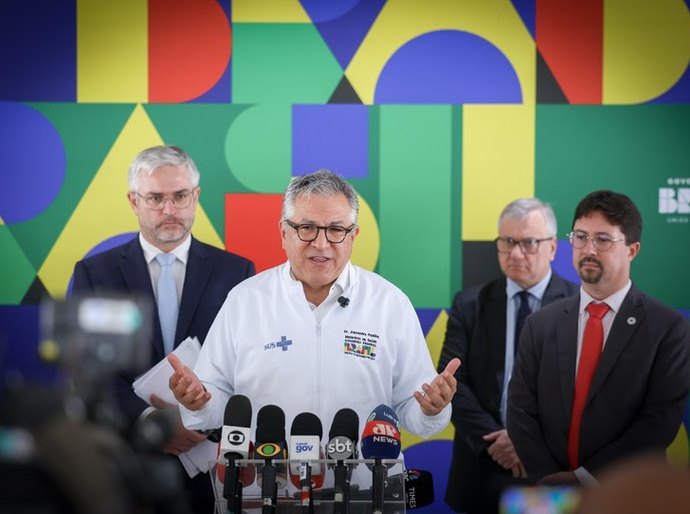 Governo vai ampliar vacinação e buscar novas parcerias privadas para acelerar atendimento no SUS