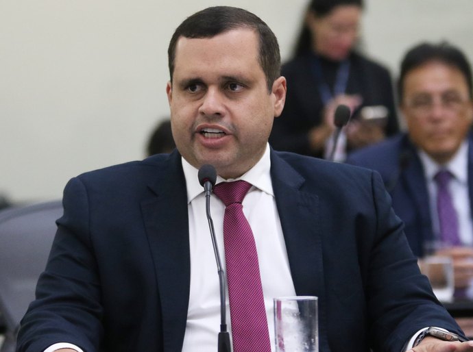 Fernando Pereira critica demora nos trabalhos periciais no Agreste e Alto Sertão