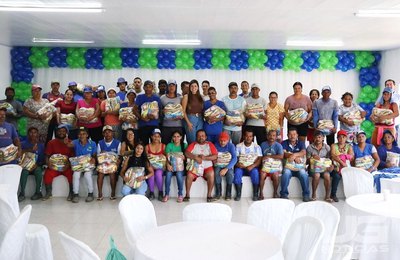 Prefeita Marcela Gomes promove café da manhã em reconhecimento ao trabalho dos garis e margaridas  
