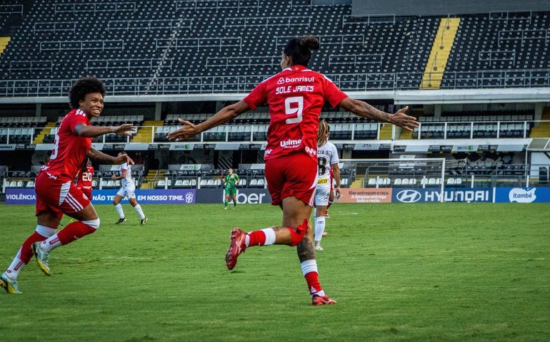 Inter vence Santos por 3 a 0 fora de casa e entra no G4 do Brasileirão Feminino