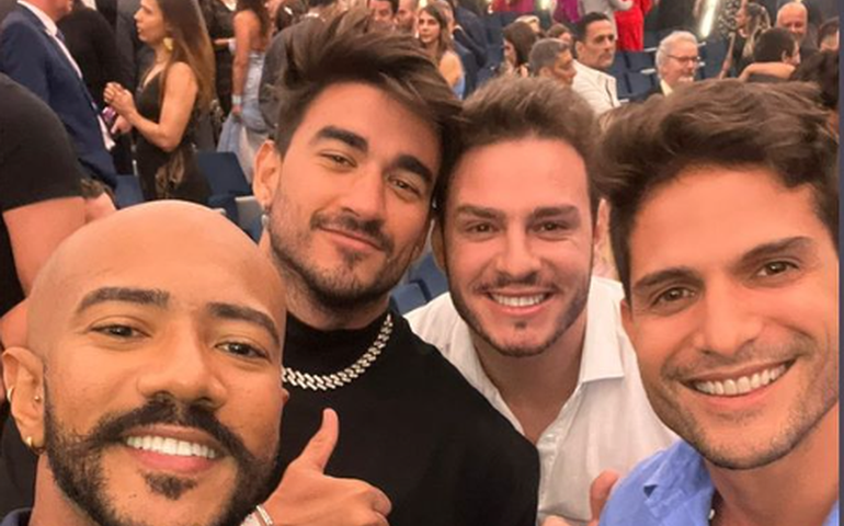 Em navio, ex-BBBs entregam quem foi ao cassino, esqueceu chave e pode se apaixonar em alto-mar 