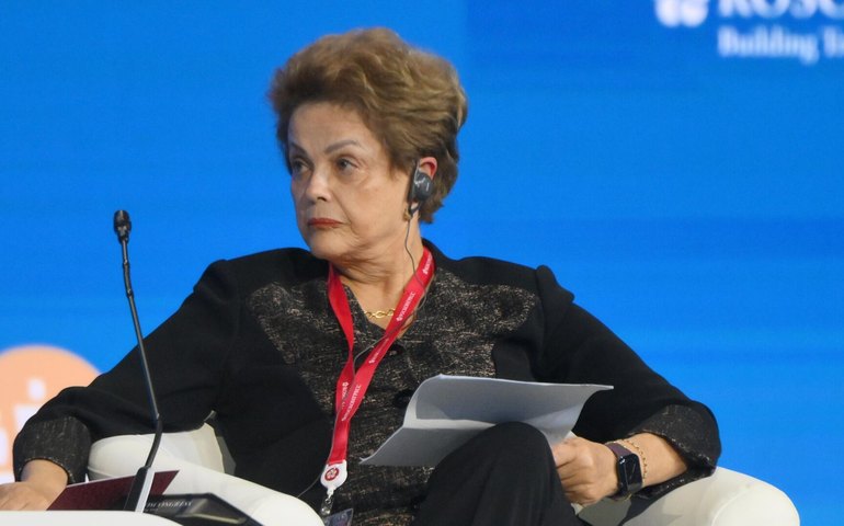 Dilma é internada em hospital na China após mal-estar, diz mídia