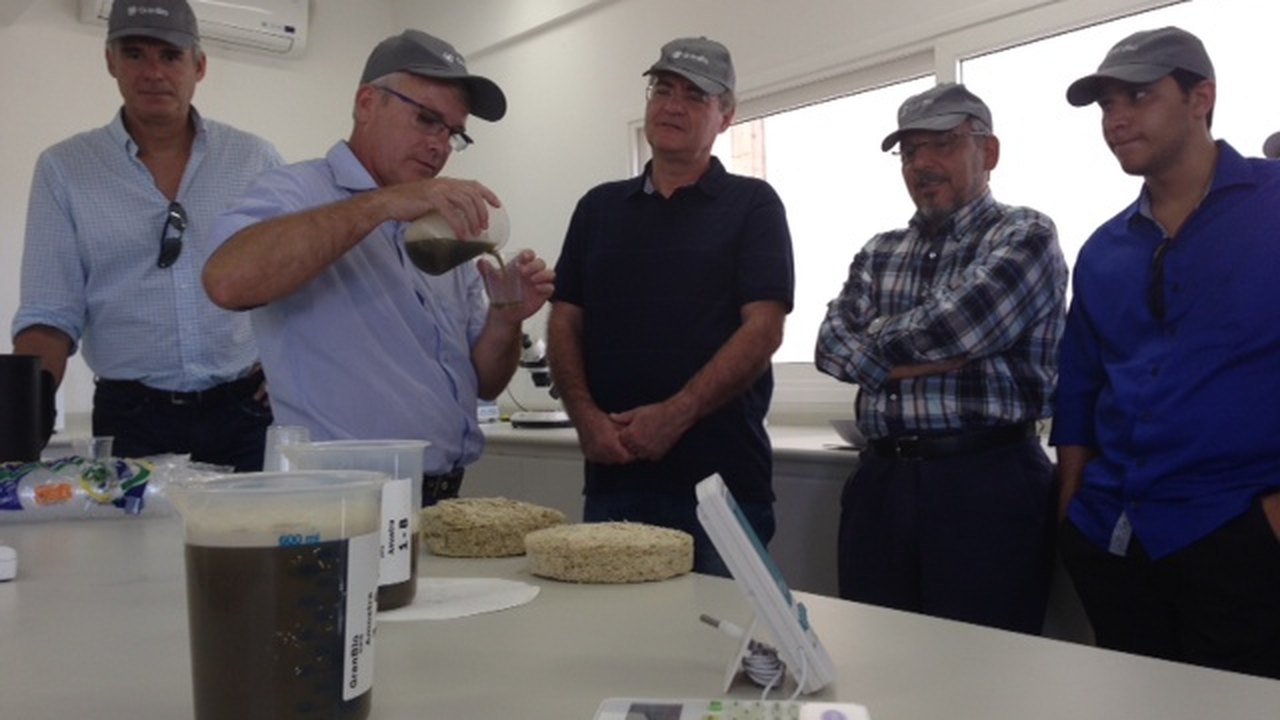 Renan visita projeto pioneiro de fabricação de etanol de 2ª geração