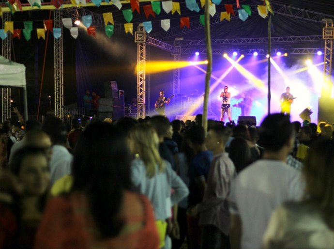 Com homenagem à Ditinha, shows de forró abrem o Arraiá em Arapiraca