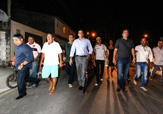 Rui Palmeira entrega mais ruas drenadas e pavimentadas na parte alta de Maceió