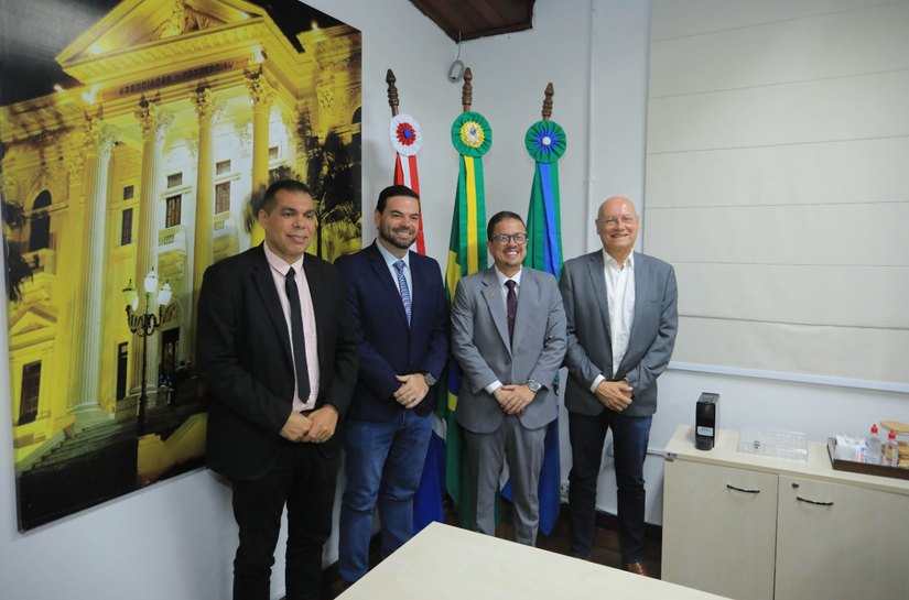 Charles Hebert toma posse como vereador na Câmara de Maceió