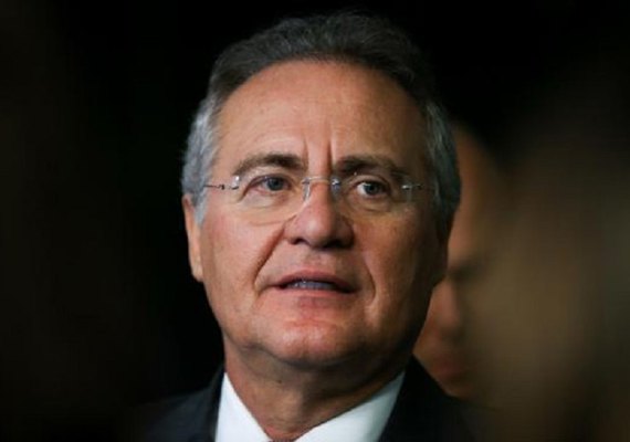 Senador Renan Calheiros comemora resultado do MDB nas urnas