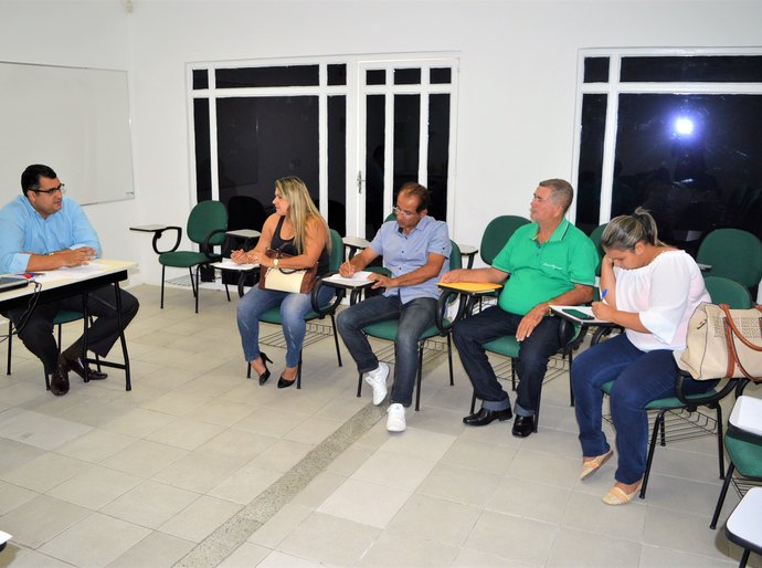 Donos de veículos de transporte coletivo visitam a Casa do Cooperativismo