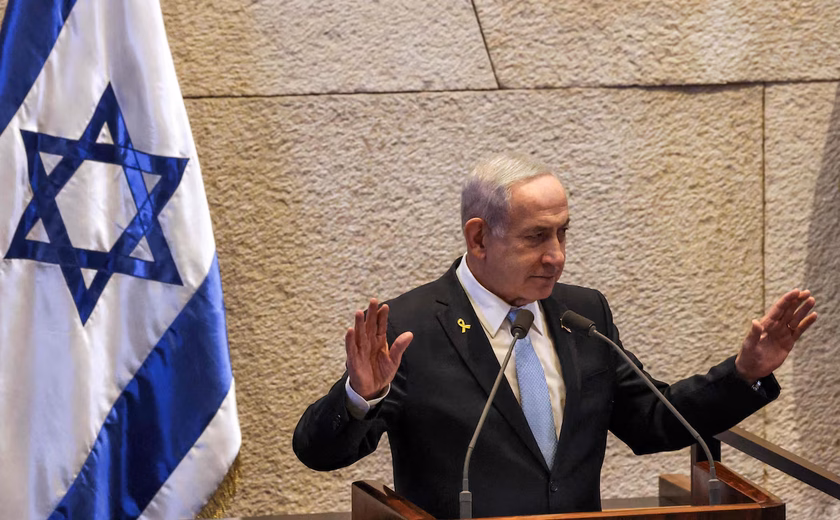 Israel ataca instalações nucleares no Irã e mata os 2 principais líderes militares do país