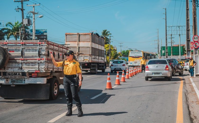 Obra em rede elétrica modifica trânsito da Avenida Gustavo Paiva