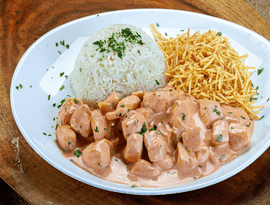 Estrogonofe de frango cremoso: aprenda a fazer essa delícia para o almoço
