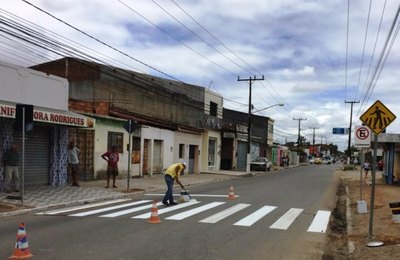 Prefeitura implanta sinalização em cruzamento da Muniz Falcão em Arapiraca