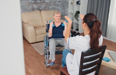 Terapia Ocupacional ajuda idosos a retomar autonomia e qualidade de vida após AVC