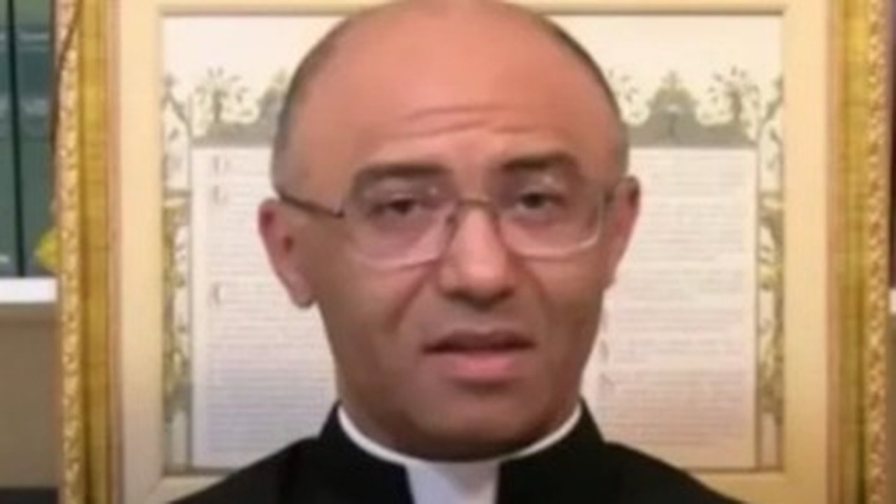 Padre excomungado denuncia advertências por criticar rituais em igrejas