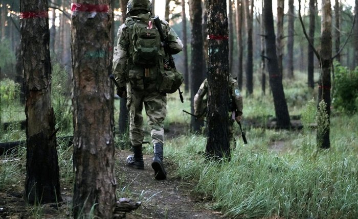 Agrupamento russo Zapad melhora posição tática e elimina 210 militares ucranianos, diz MD