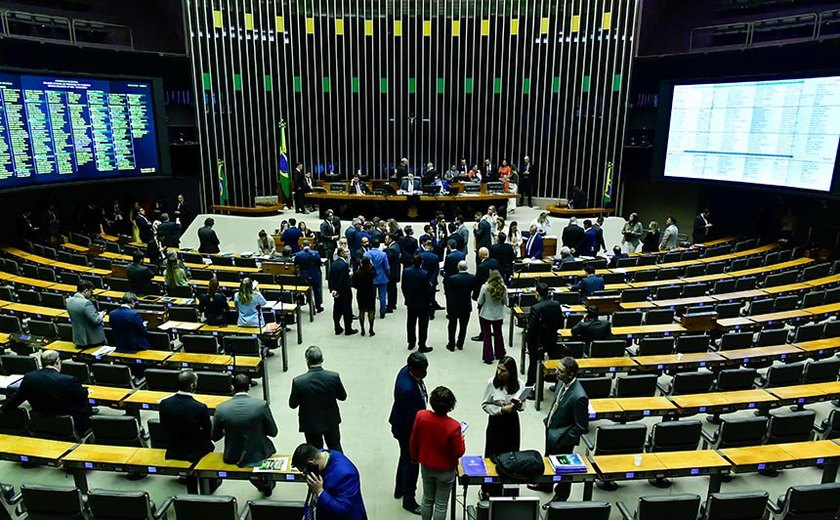 Veto a lei de poupança para estudantes de baixa renda é parcialmente derrubado