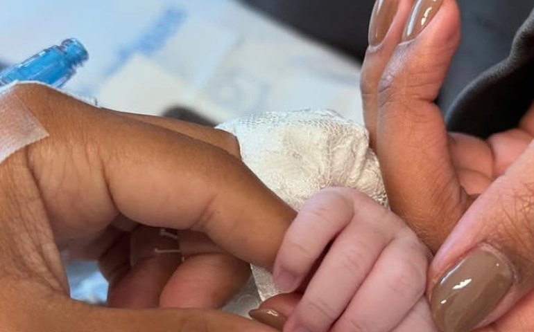 Zuri, filha de Ludmilla e Brunna Gonçalves estampa revista americana