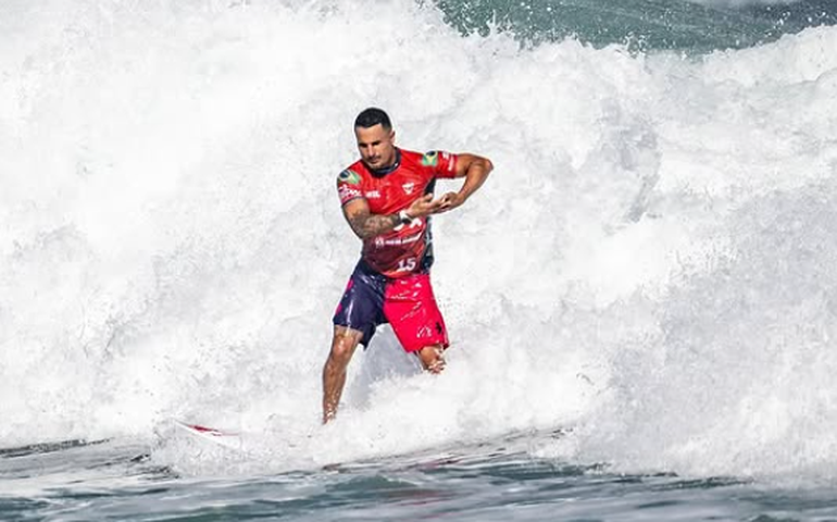 Etapa do Taiti do Mundial de surfe é adiada até segunda-feira; Italo encara algoz de Filipinho
