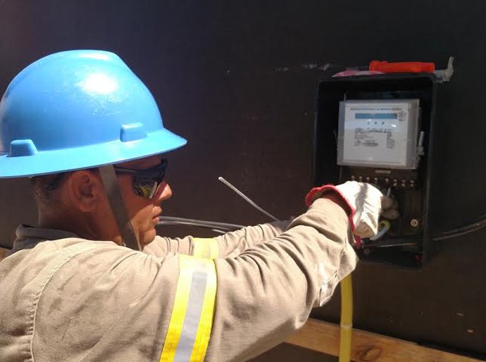 Eletrobras regulariza energia em depósitos de pescadores