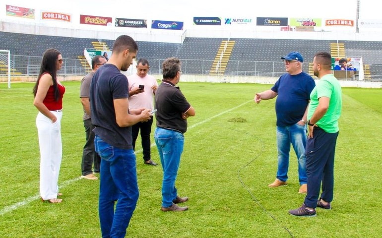 Equipe de Esporte avalia manutenção do Estádio Municipal de Arapiraca
