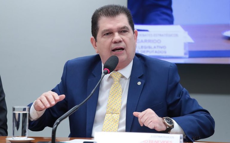 Deputado Mauro Benevides Filho sofre AVC e é internado