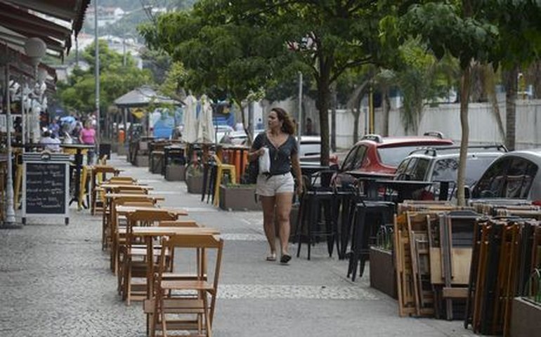 54% dos bares e restaurantes só faturam 10% da receita de antes da pandemia