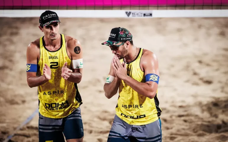 Dupla formada por André e George confirma vaga para Paris-2024 no vôlei de praia
