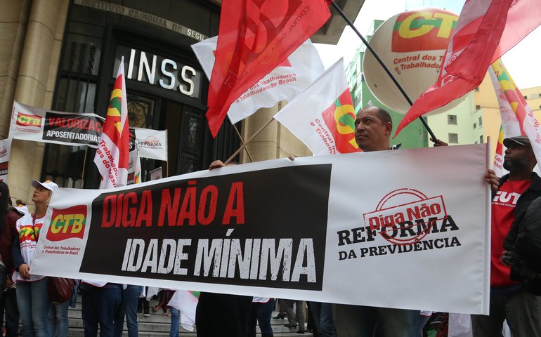 Cidades do Brasil têm atos contra reforma previdenciária