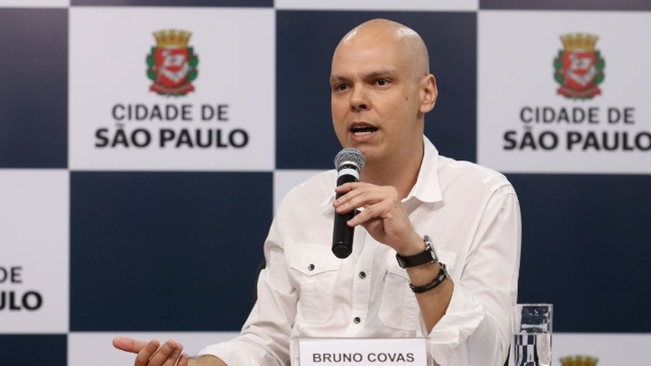 Covas determina fila prioritária de UTI e máscara obrigatória em supermercados