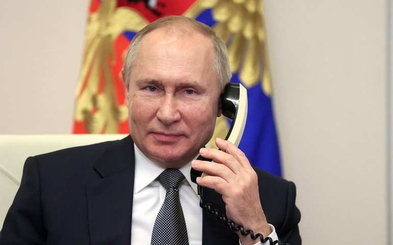 'Outro golpe para Kiev': telefonema Putin-Trump causa problemas para Zelensky e UE, diz mídia