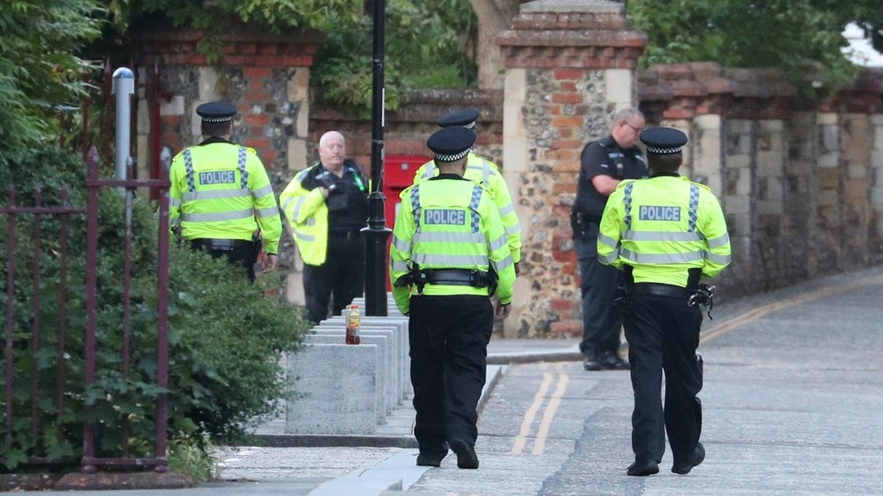 Polícia britânica diz que ataque com faca no sul da Inglaterra foi ataque terrorista