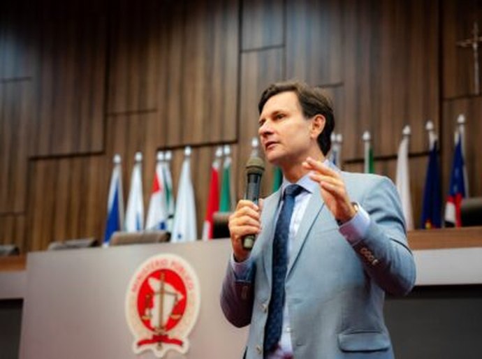 Prefeito Marcelo Beltrão apresenta o sucesso da educação de Coruripe durante seminário realizado pelo Governo de Sergipe