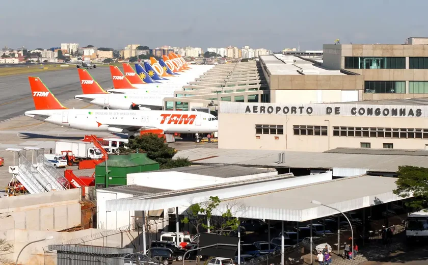 Aeroportos de Congonhas, em SP, e Santos Dumont, no Rio, têm voos cancelados