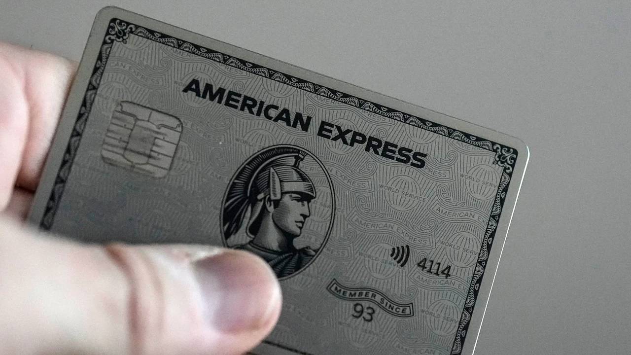 Lucro da American Express dispara à medida que os clientes permanecem fiéis ao cartão Platinum de US$ 895.