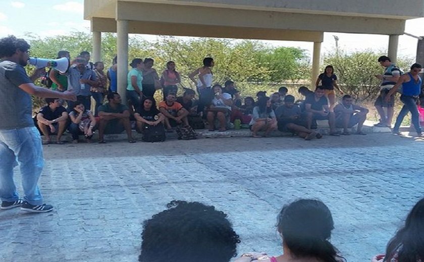 Alunos que ocupam campus da Ufal em Delmiro Gouveia relatam ameaças