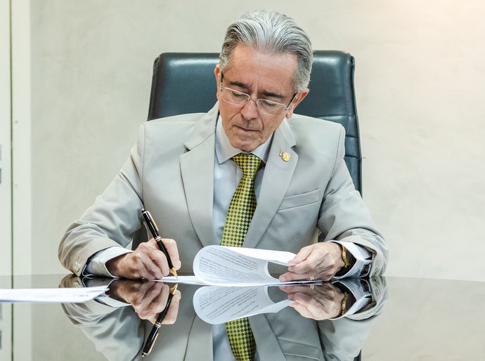 Governador sanciona reajuste de 4,52% aos servidores do Judiciário de Alagoas