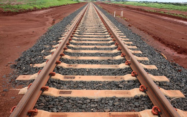 Governo quer leiloar ferrovia EF-118 ainda neste ano, diz ministro