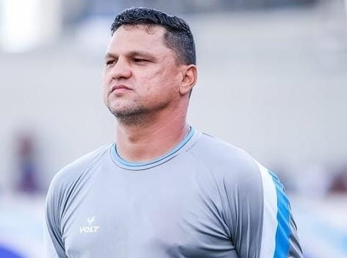 Presidente do Coruripe apresenta o técnico Bebeto Moraes para a temporada 2026